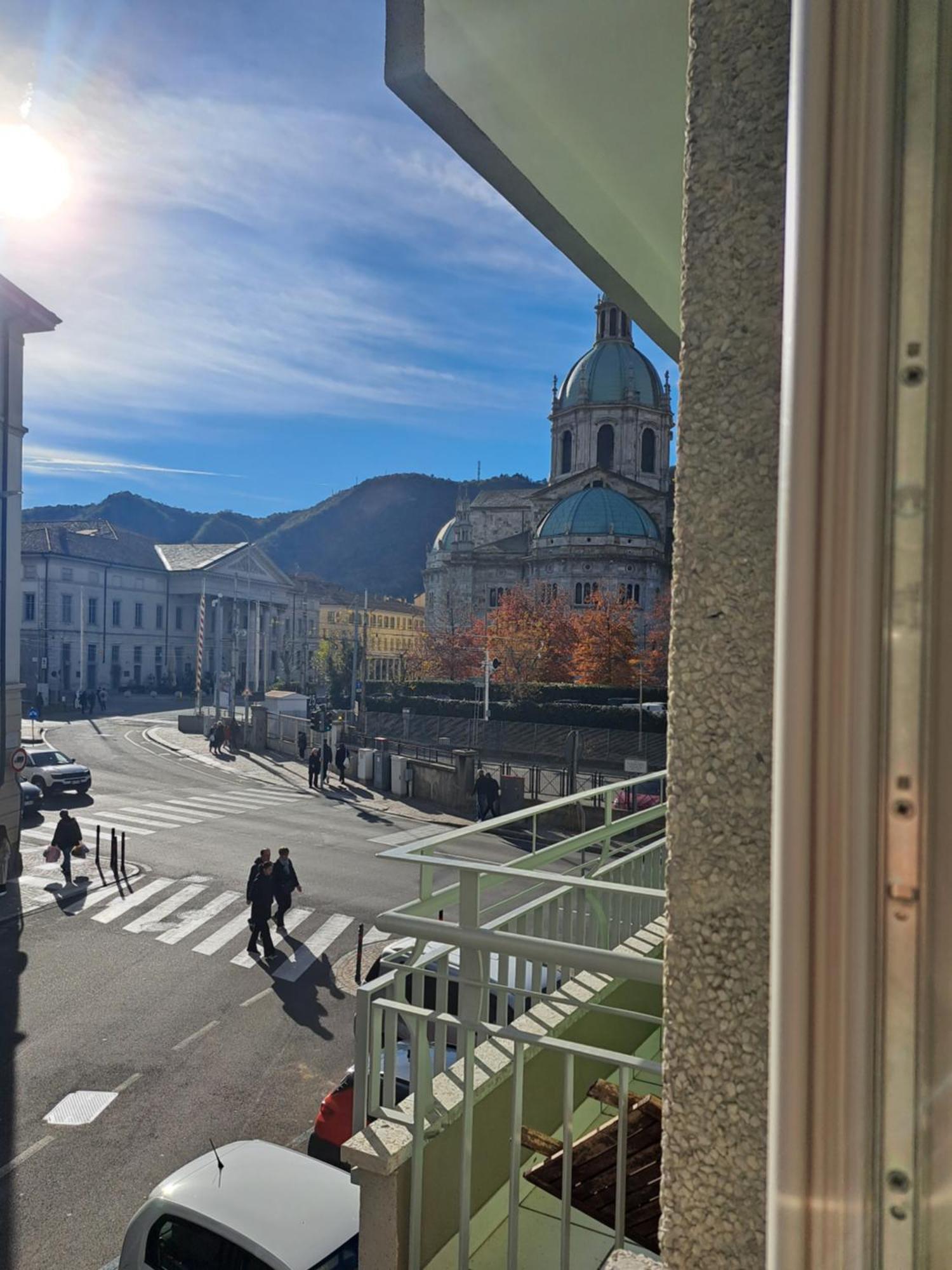 The Window On The Theatre And The Cathedral - Luxury Apartment Como Exteriör bild